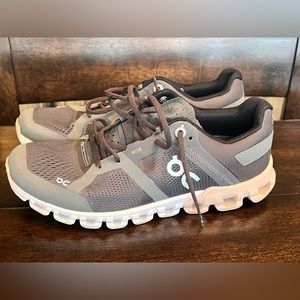 Women’s On Cloud Running size 6.5